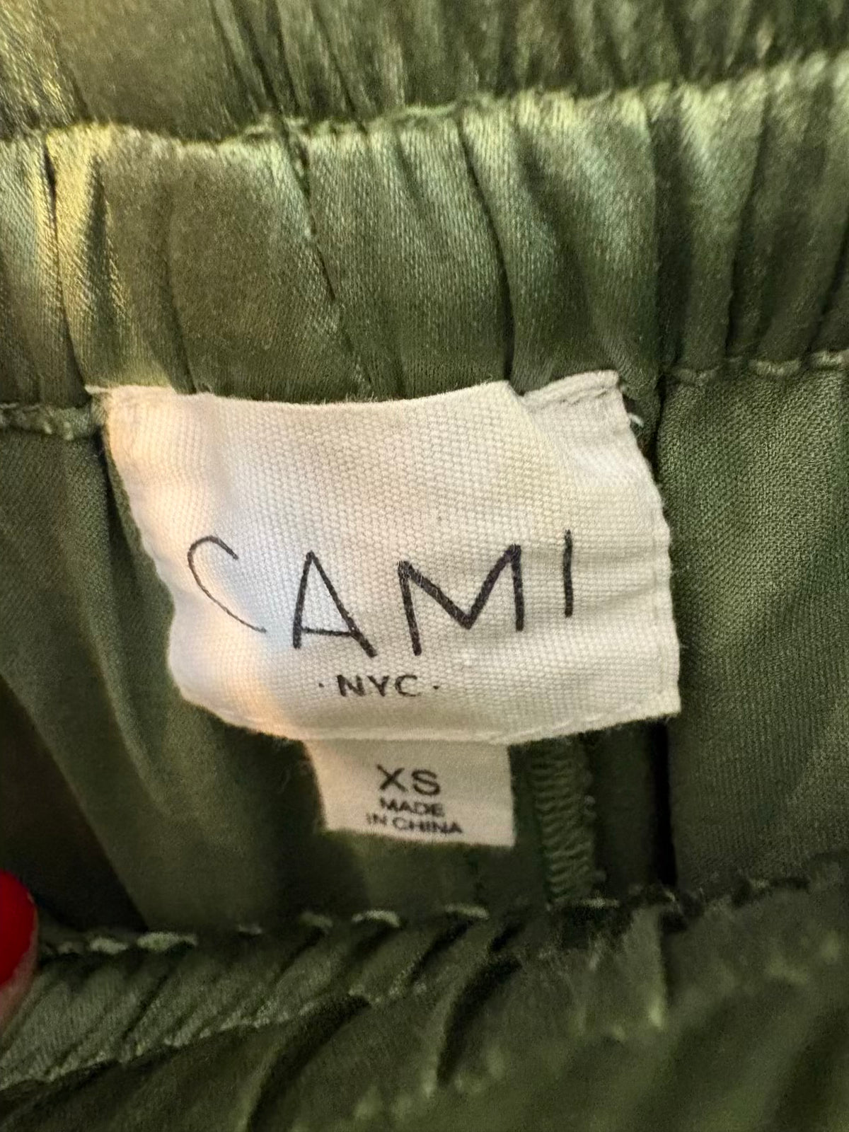 CAMI NYC. Pantalón verde seda bolsillos