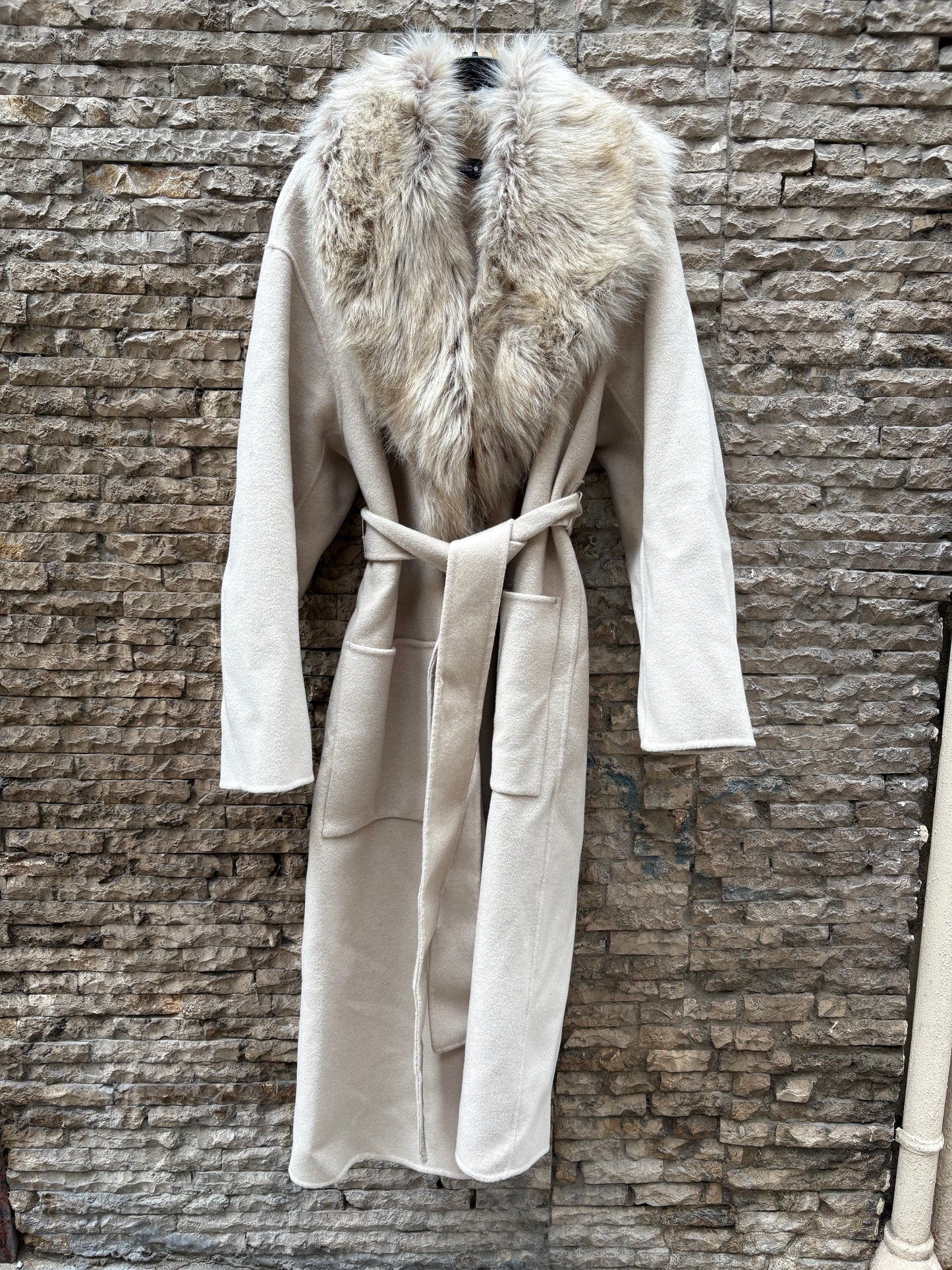 ZARA. Abrigo con lana solapa