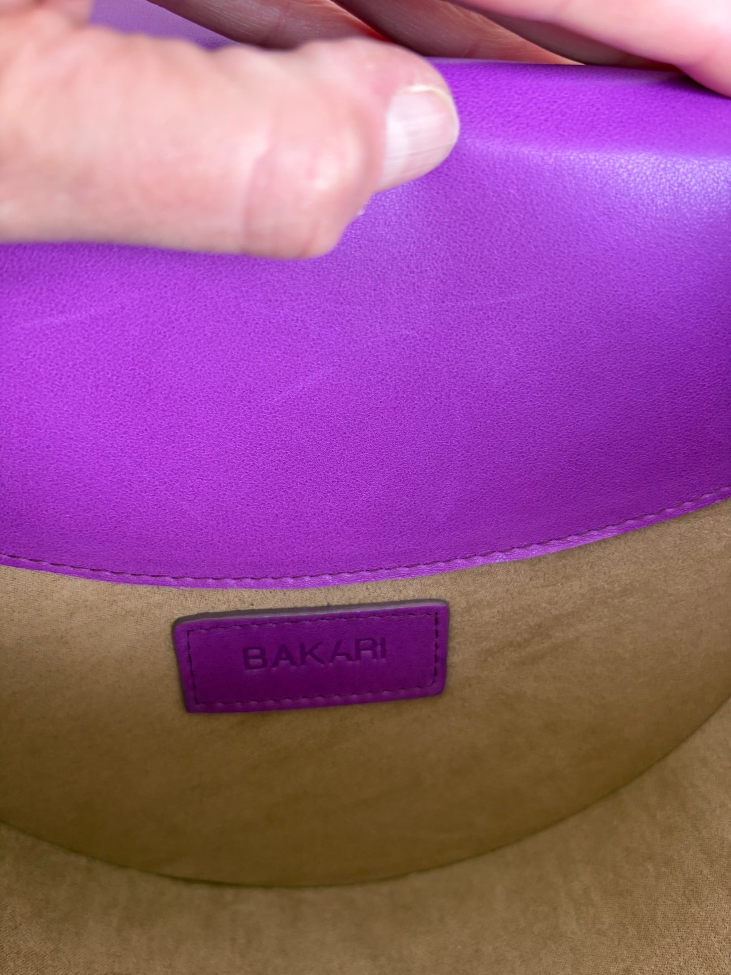 BAKARI. Bolso piel malva