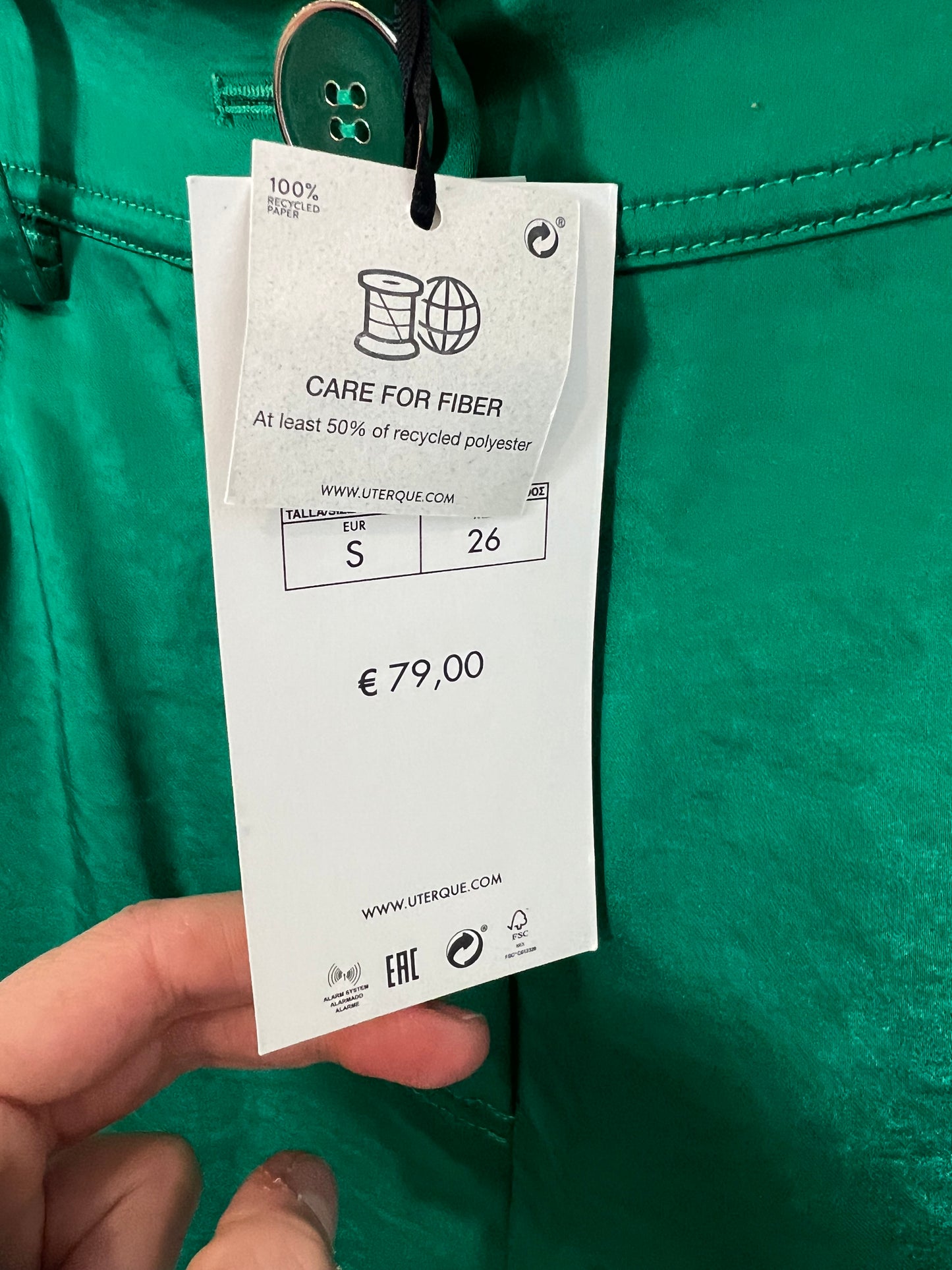 UTERQÜE. Falda verde satinada