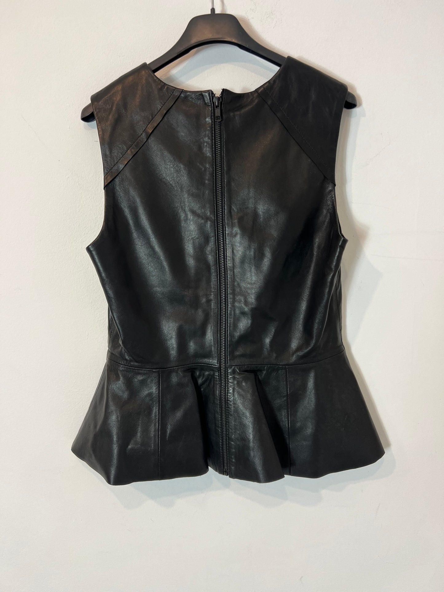 H&M. Top negro piel . T 38