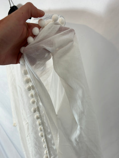 MATHILDE Á LA PLAGE. Caftán blanco detalles tie dye. T S