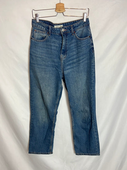 Cropped straight denim. Size 38