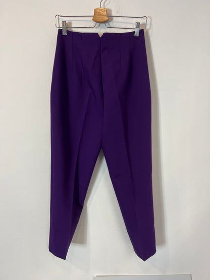 ZARA. Pantalón morado pinzas T.m