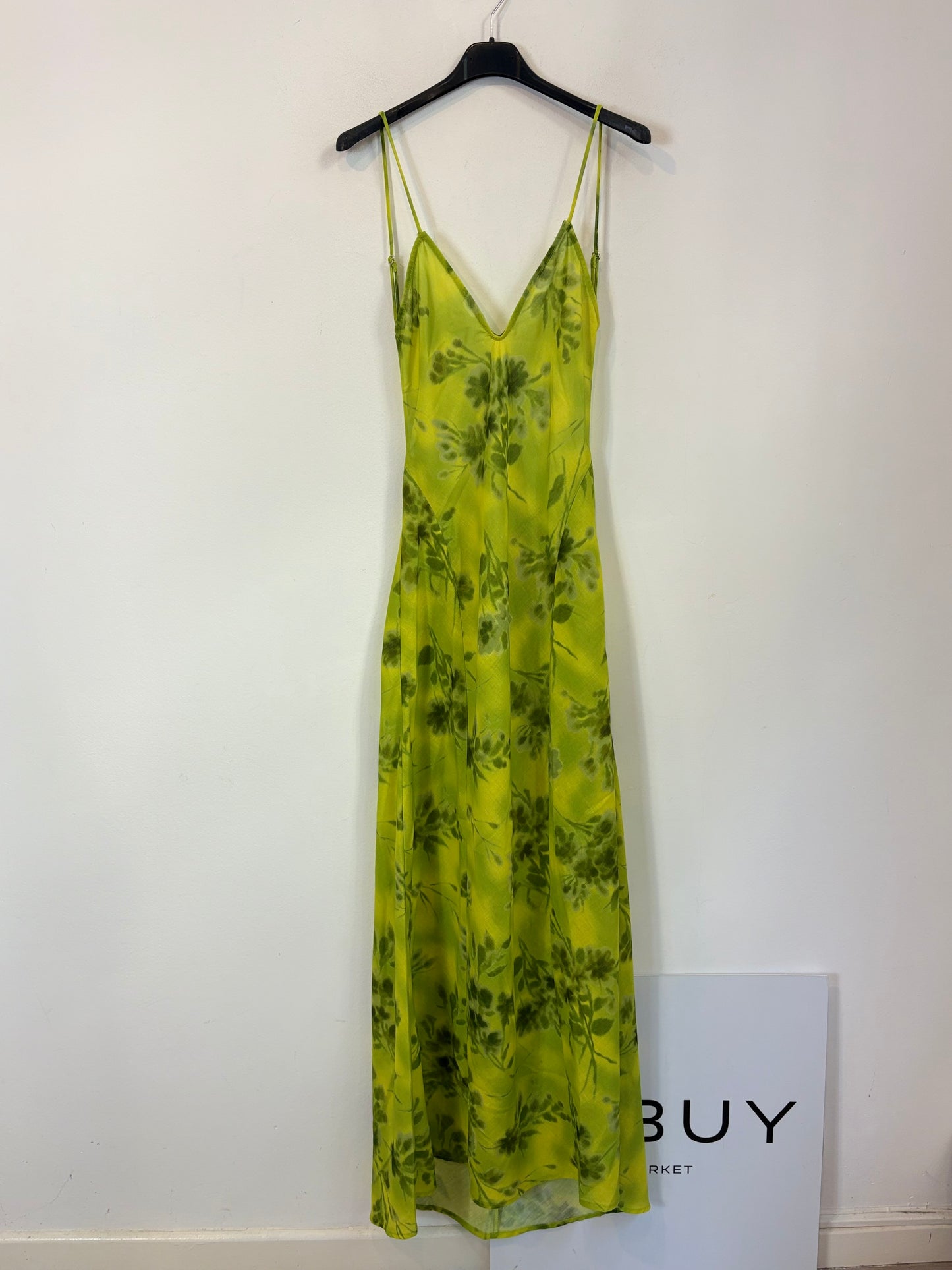 ZARA. Vestido verde largo estampado floral