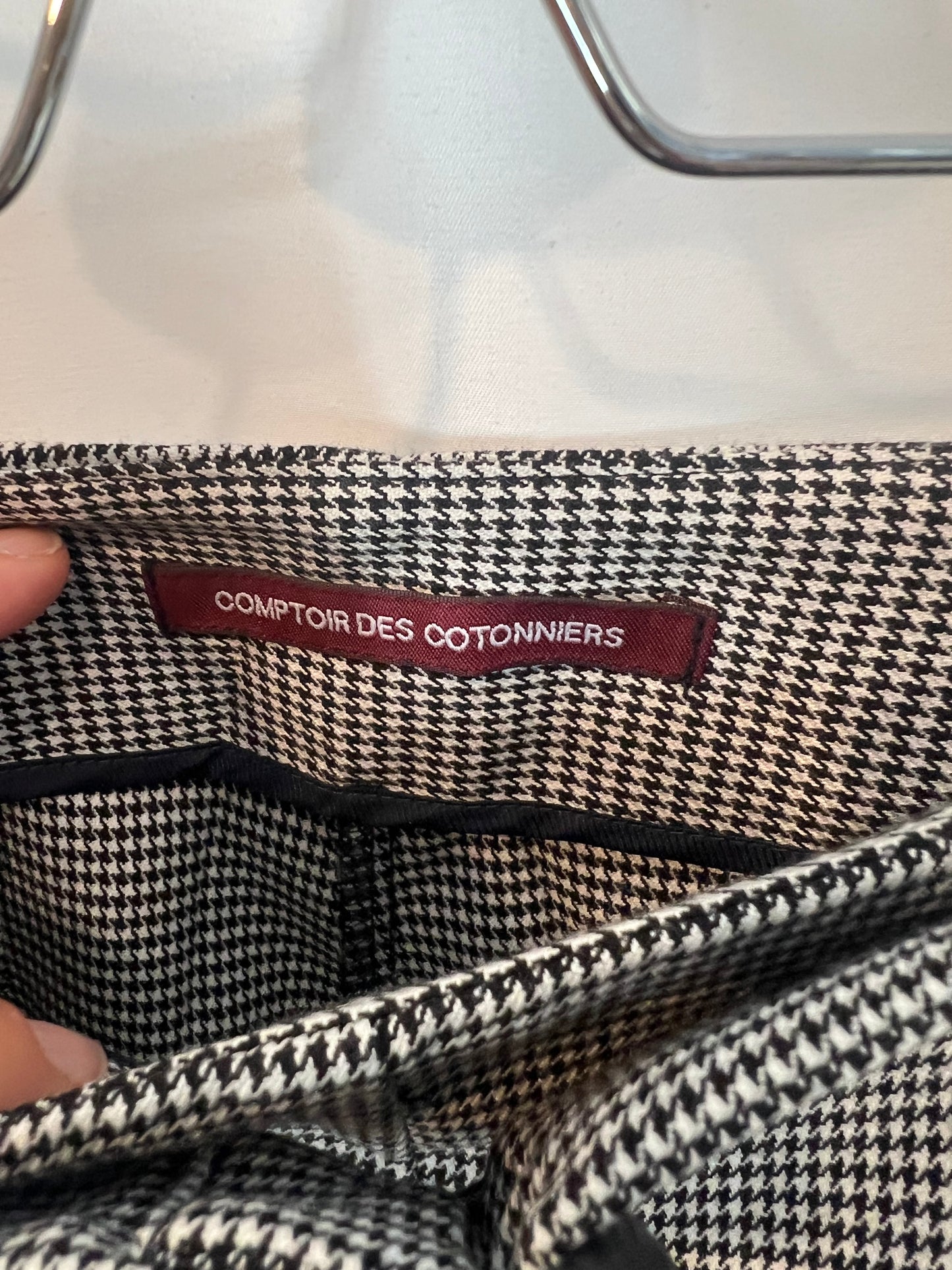 COMPTOIR DES COTONNIERS. Houndstooth pleated trousers. T.S.