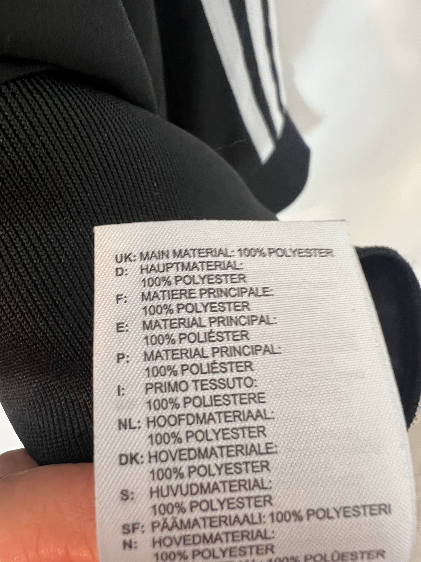 ADIDAS. Sudadera negra fluida. T M