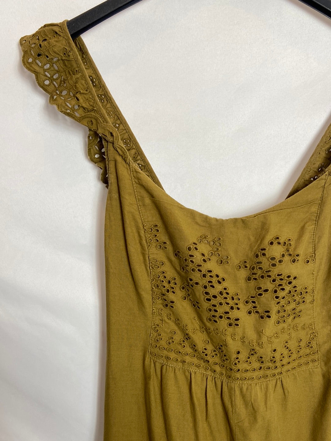 ZARA. Mono troquelado verde caqui T.S