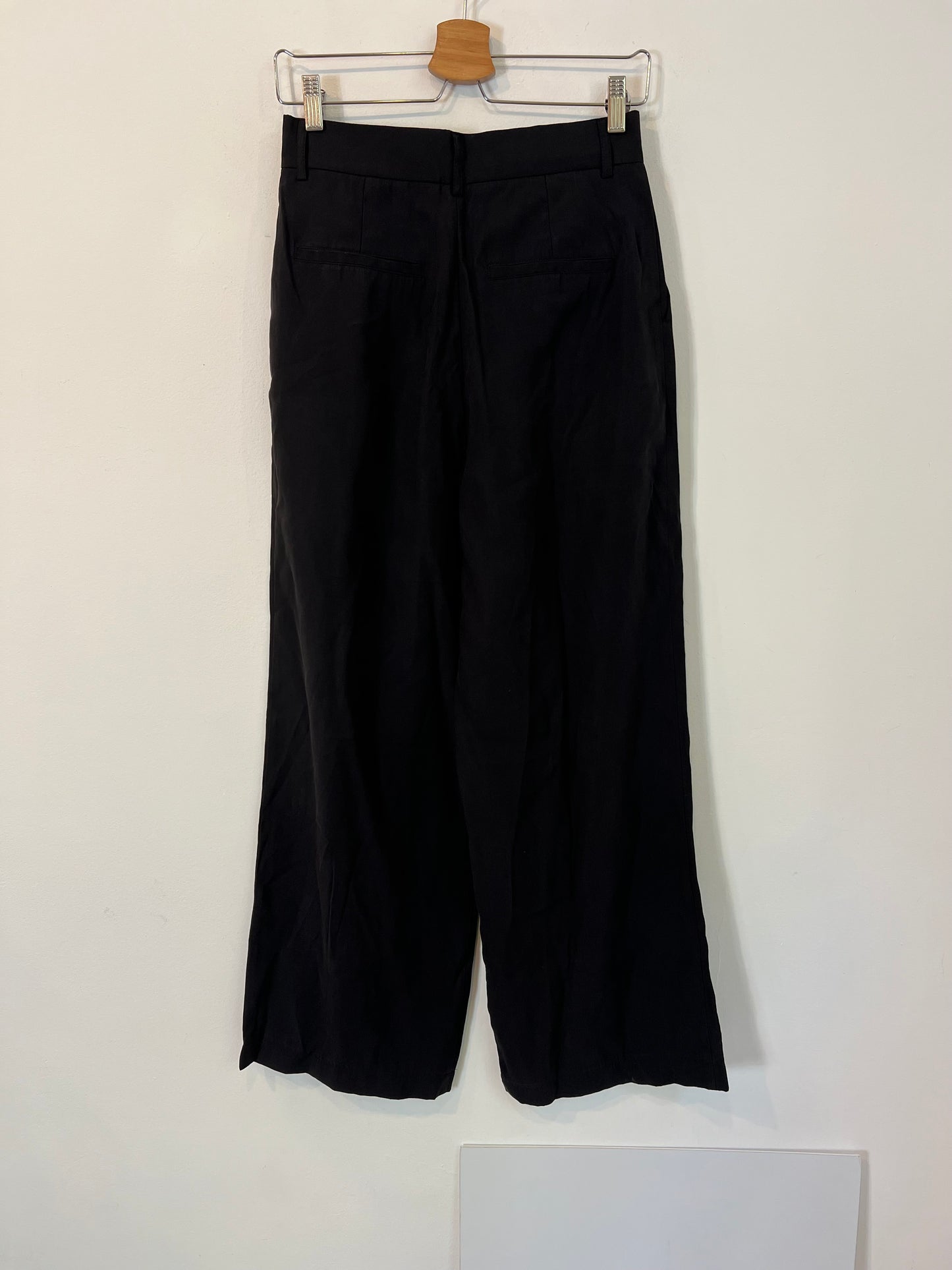 ZARA. Black pleated flowing trousers S.xs