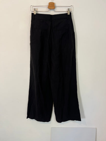 ZARA. Black pleated flowing trousers S.xs