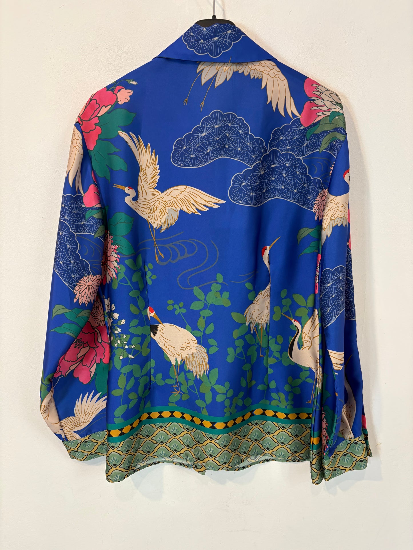 ZARA. Camisa azul estampada satinada