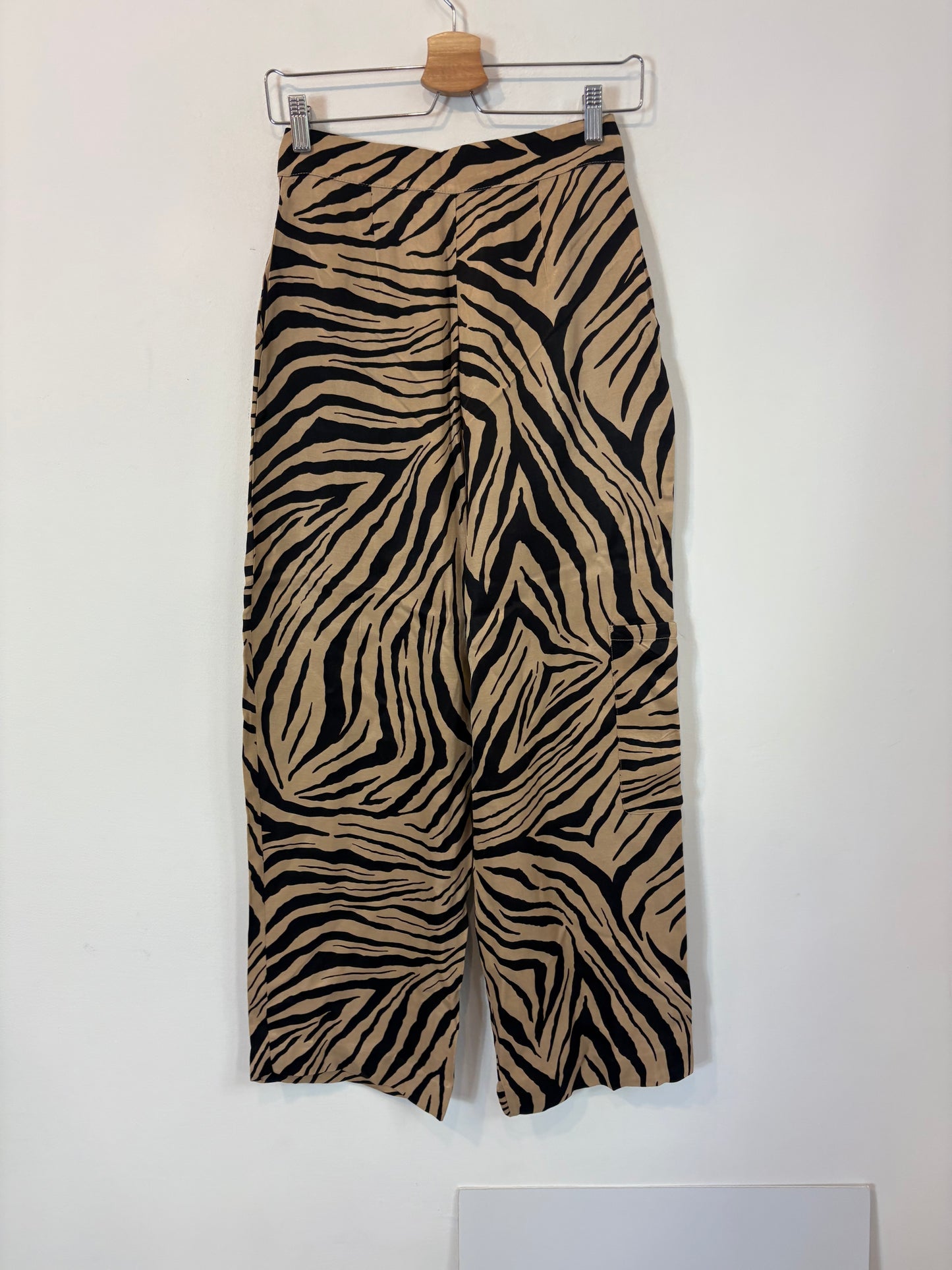 ZARA. Flowing two-tone suit jacket. Size XS/A