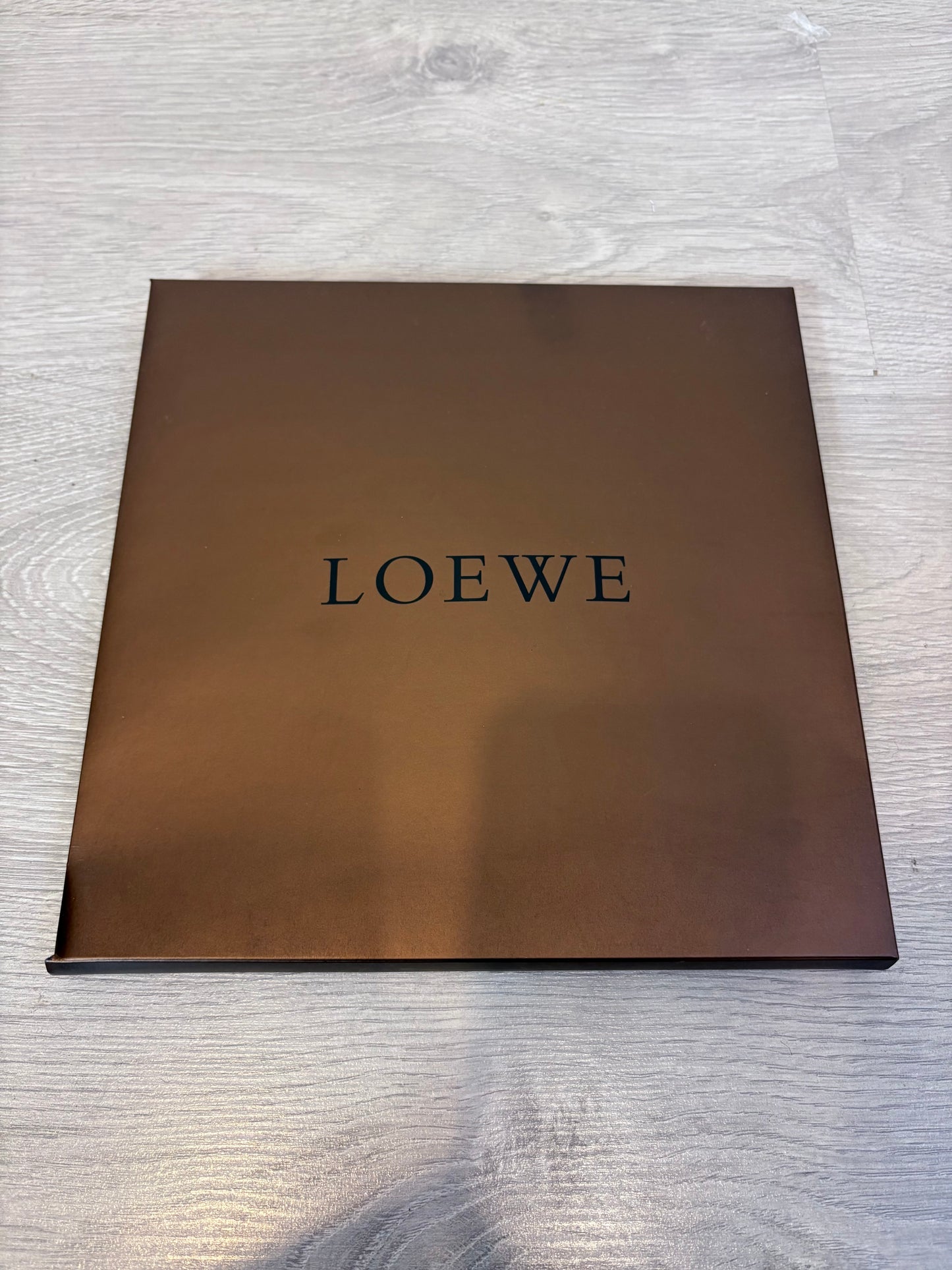 LOEWE. Pañuelo seda estampado