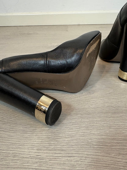 VERSACE. Zapatos negros tacón