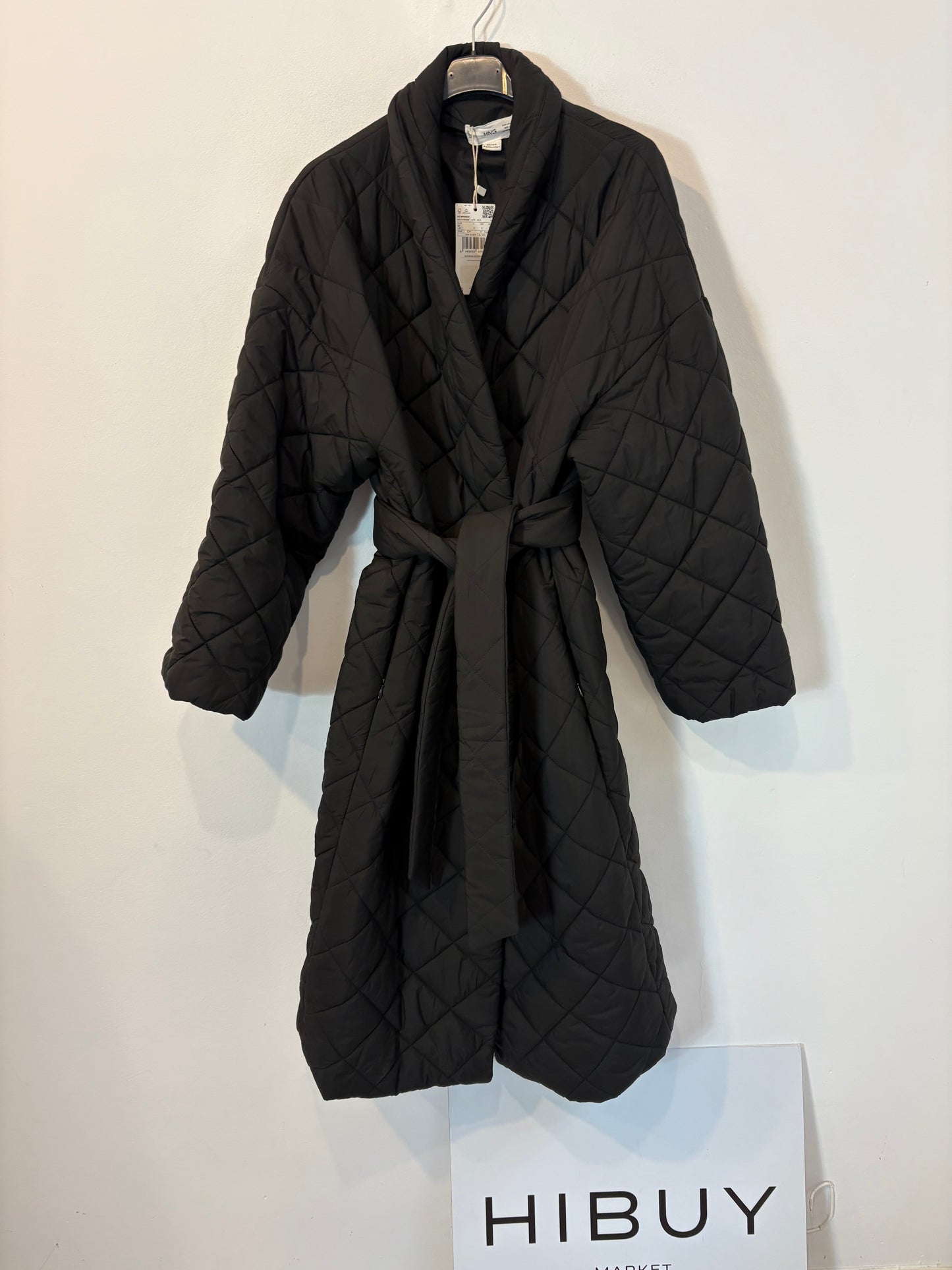 MANGO. Abrigo acolchado negro