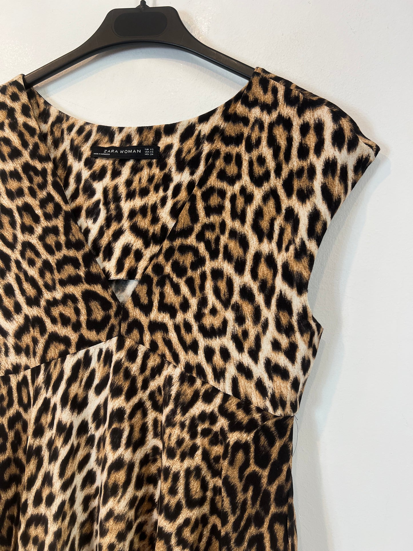 ZARA. Vestido corto animal print T.xs