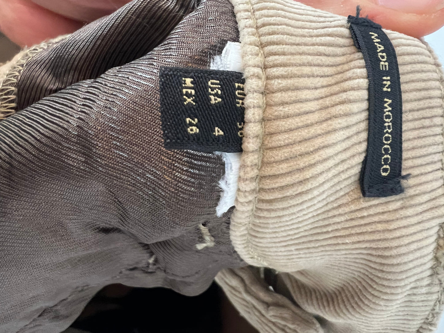 MASSIMO DUTTI. Pantalón pana beige T.36