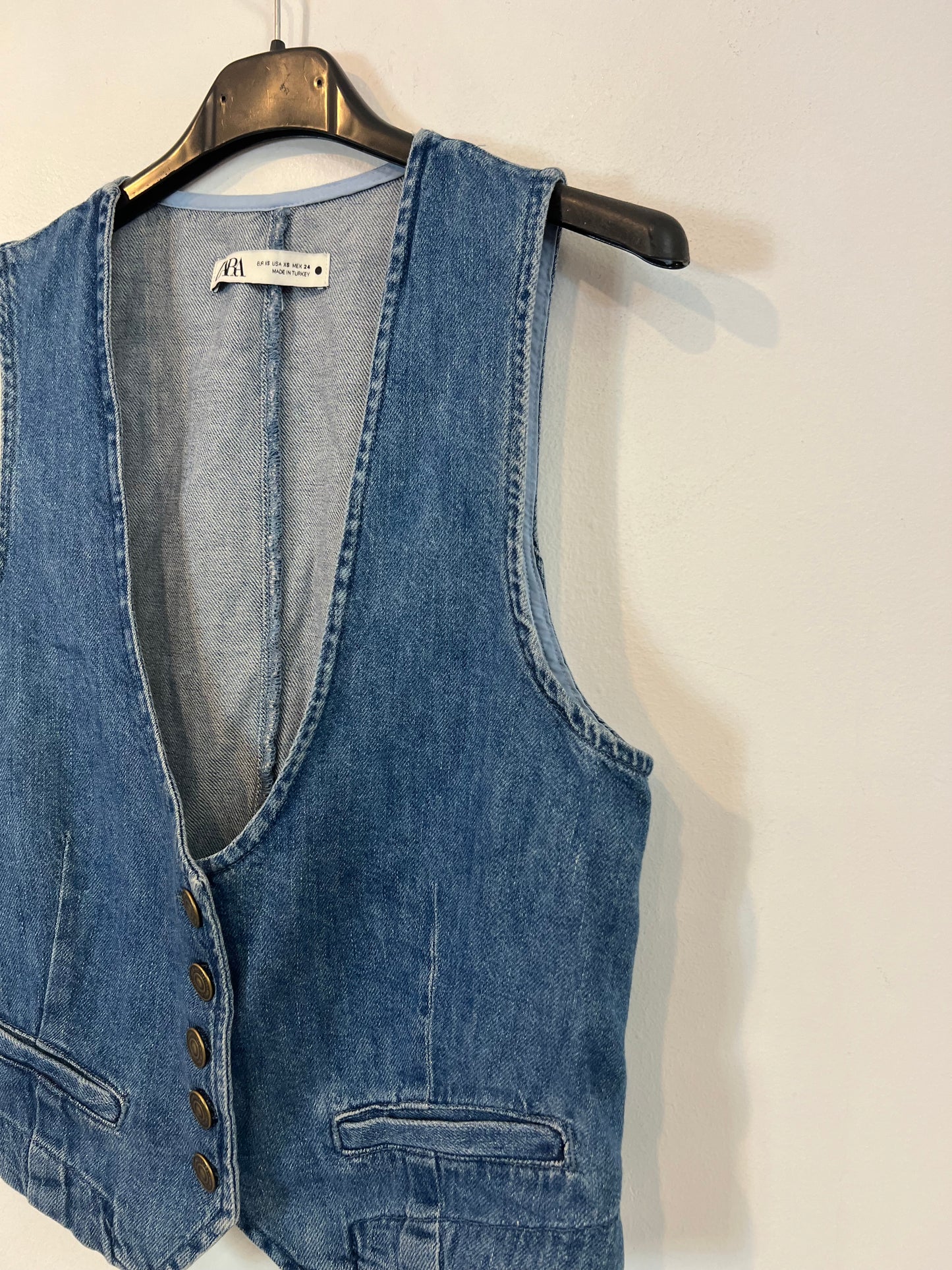 ZARA. Chaleco denim botones T.xs