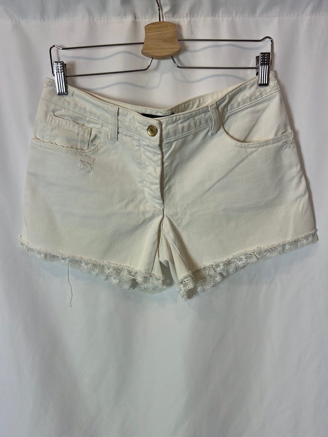 DOLCE&amp;GABBANA. White denim shorts with lace detail. Size 40
