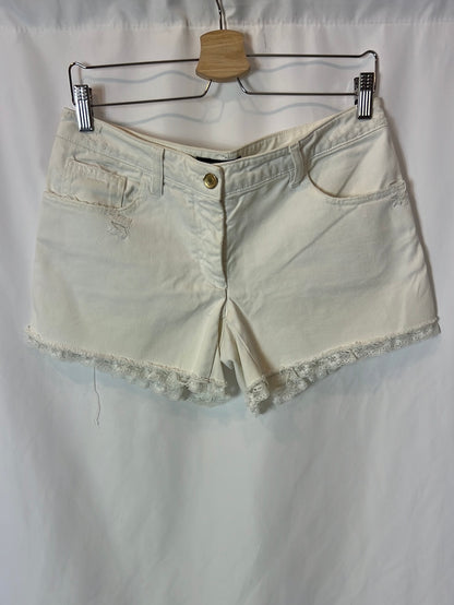 DOLCE&amp;GABBANA. White denim shorts with lace detail. Size 40