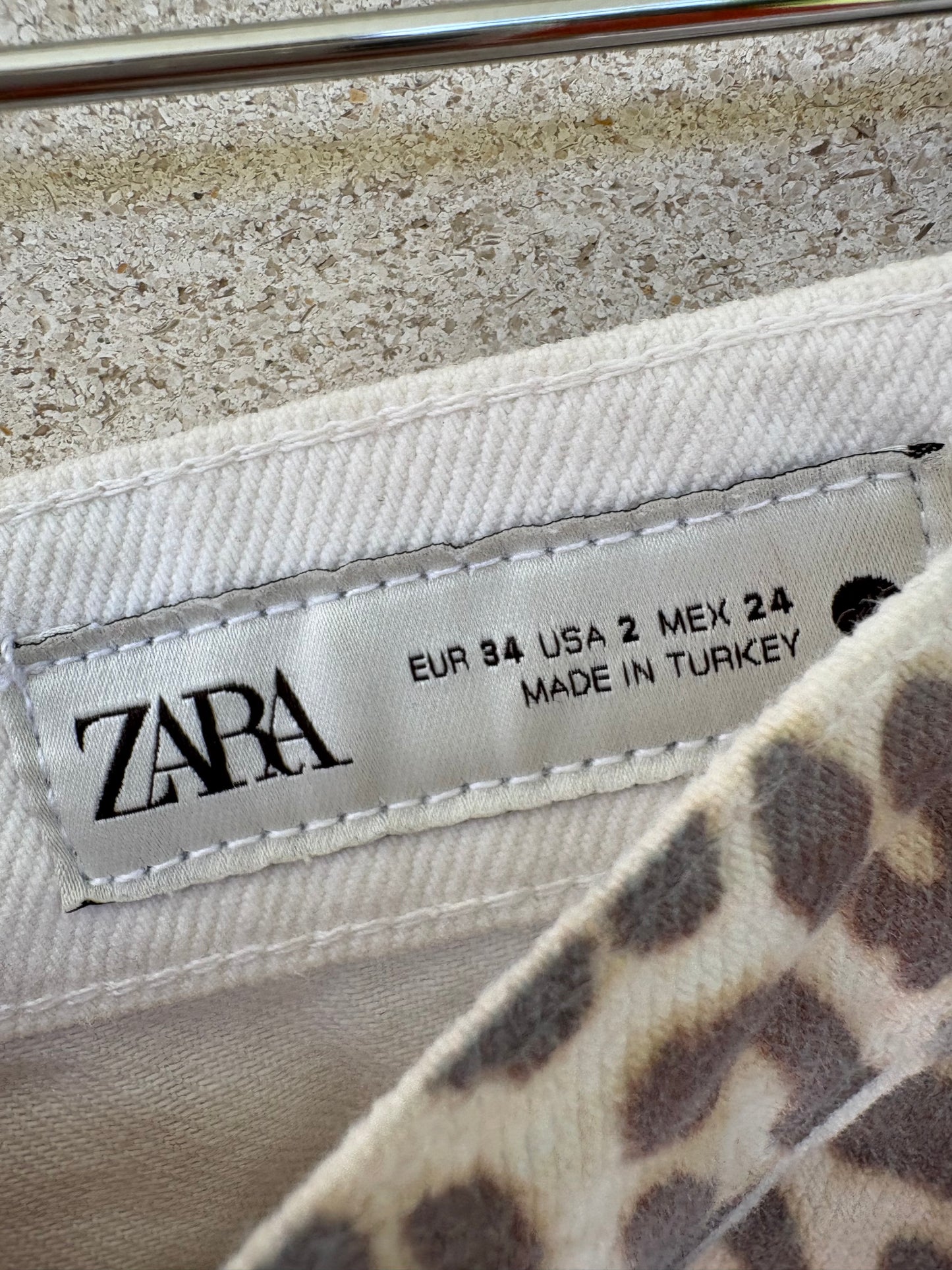 ZARA. Buttoned animal print denim. T34