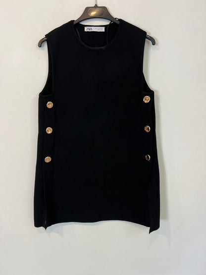 ZARA. Top negro punto botones T.s