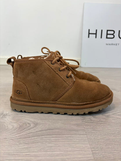 UGG. Botines clásicos cordones. T 39