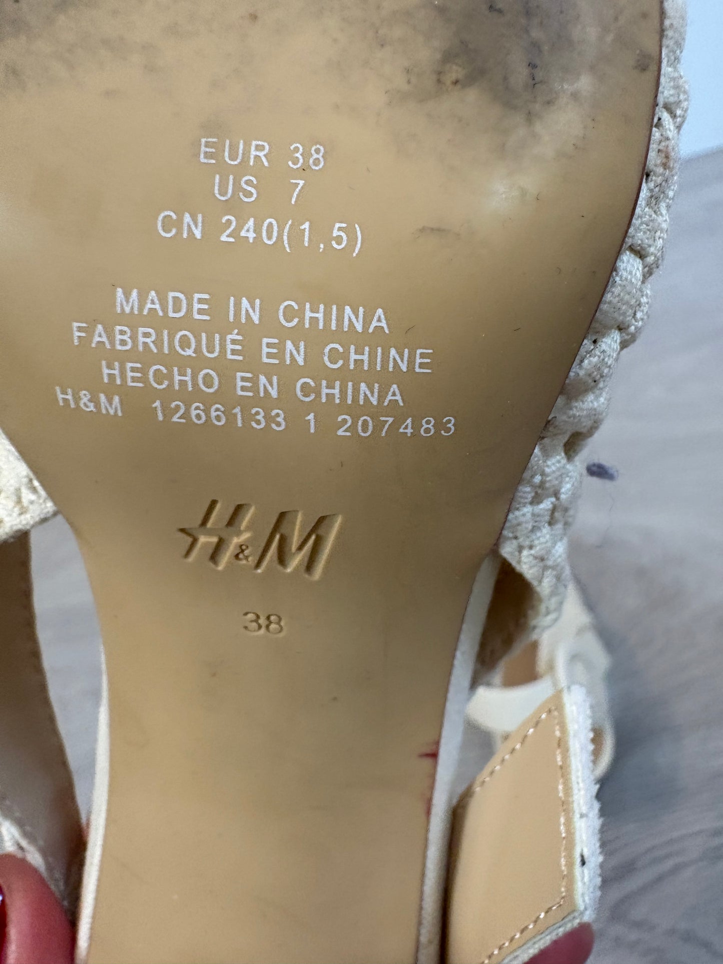 H&M. Sandalia destalonada en crudo T. 38