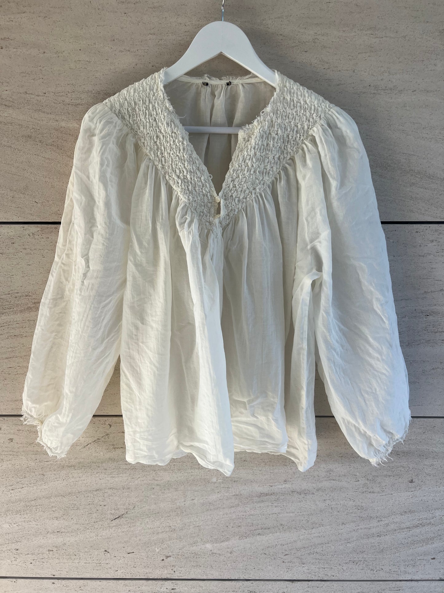 MASSIMO DUTTI. Beige blouse with gathered neckline. TS