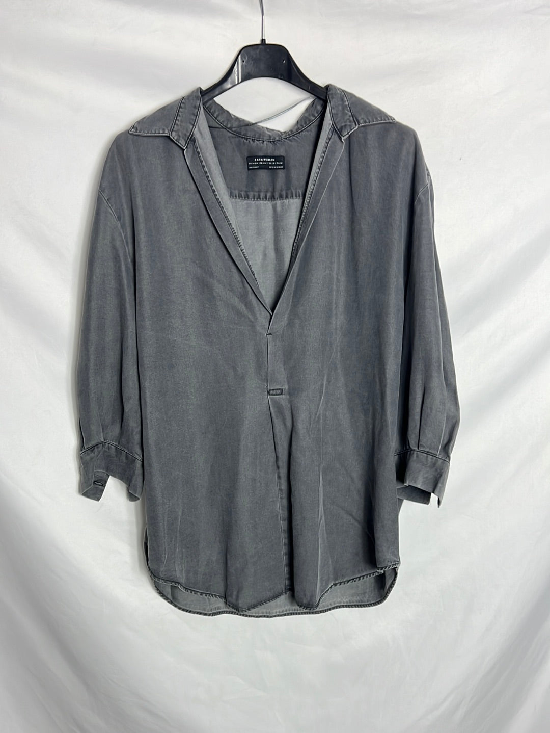 ZARA. Blusa gris fluida gris. T S