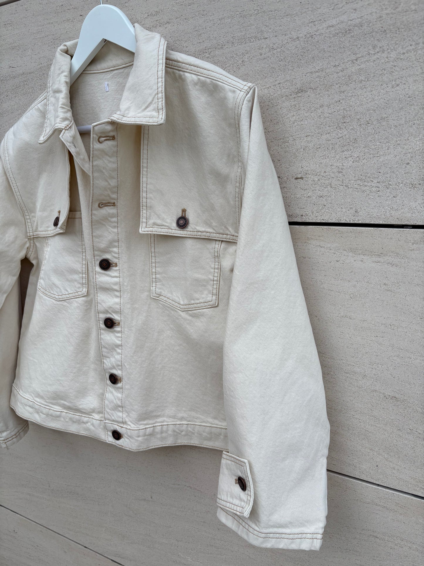 Chaqueta denim beige solapas