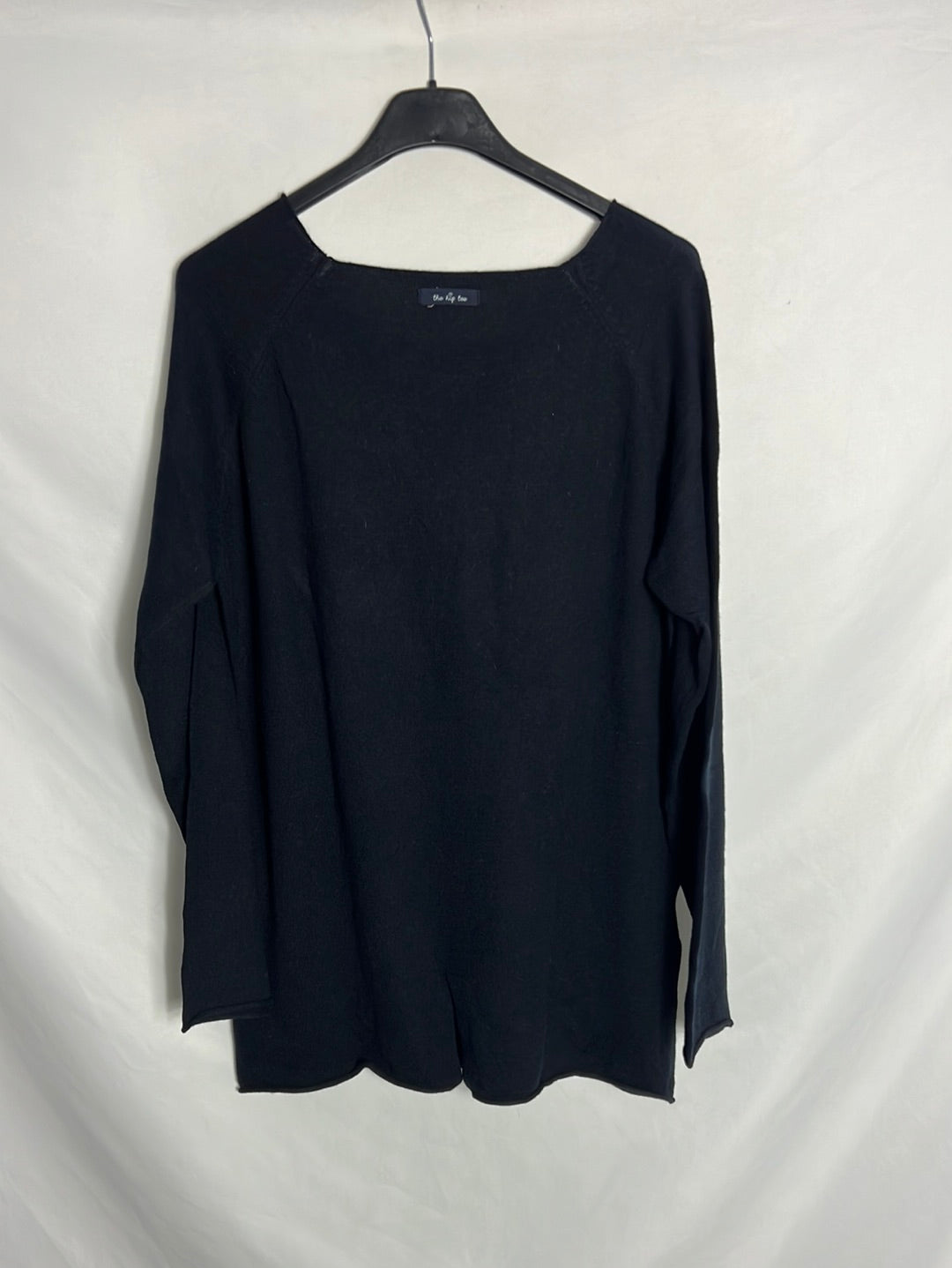 THE HIP TEE. Blue lettering jersey. TM/L