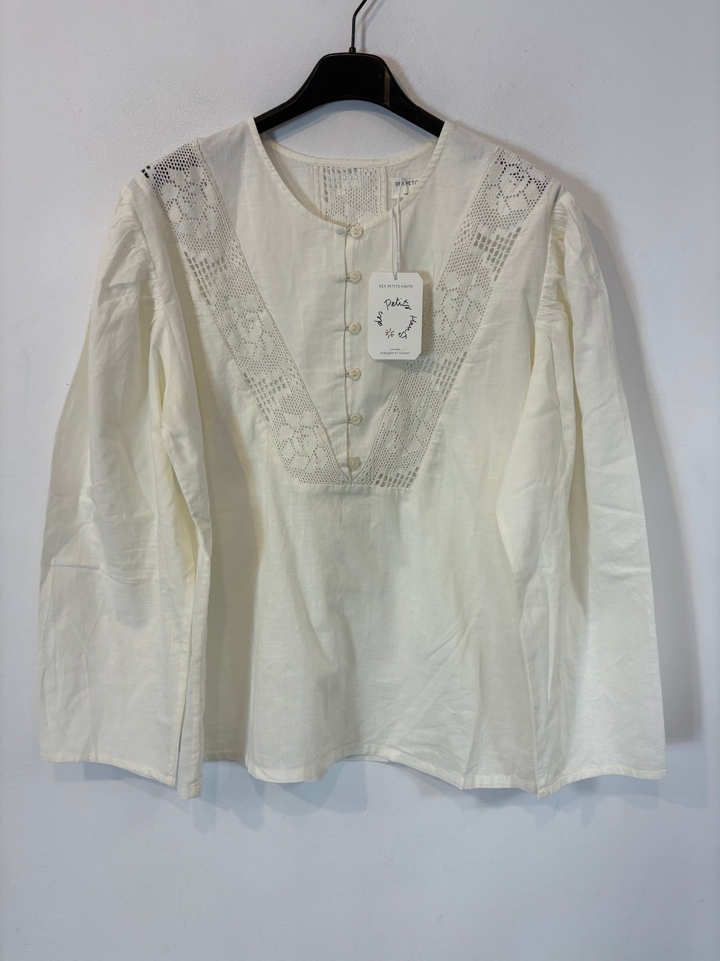 DES PETITS HAUTS. Ecru blouse details. T 1 (S)