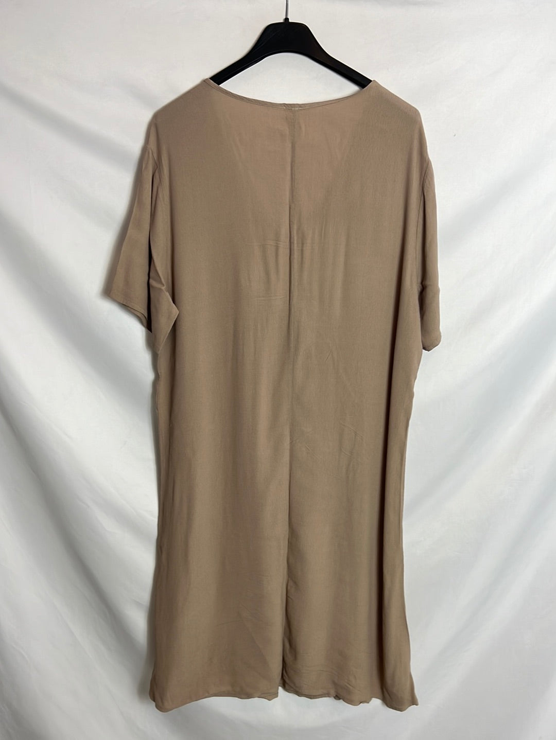 LAB. Vestido midi fluido marrón claro. T M