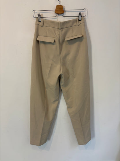 ZARA. Pantalón beige pinzas