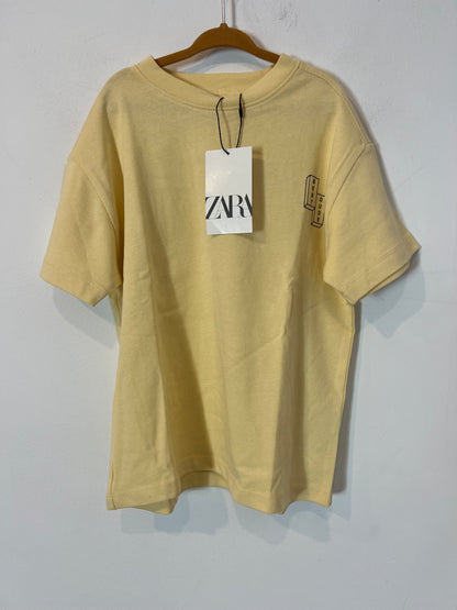 ZARA. Camiseta tono pastel letras. T 6 años