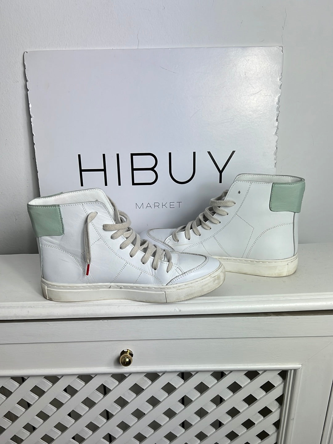 MU. Zapatillas blancas cordones. T37