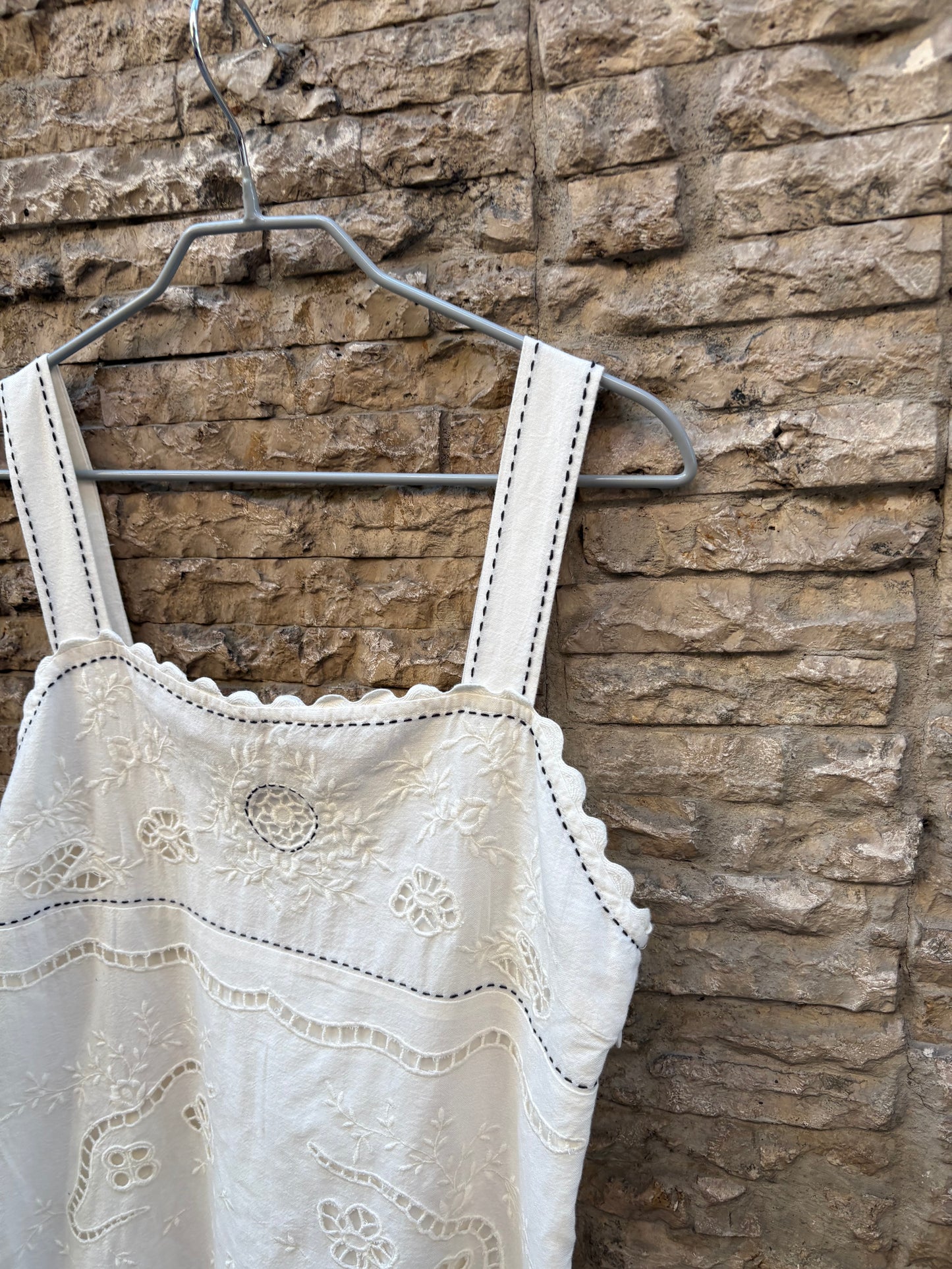 ZARA. Vestido largo bordados