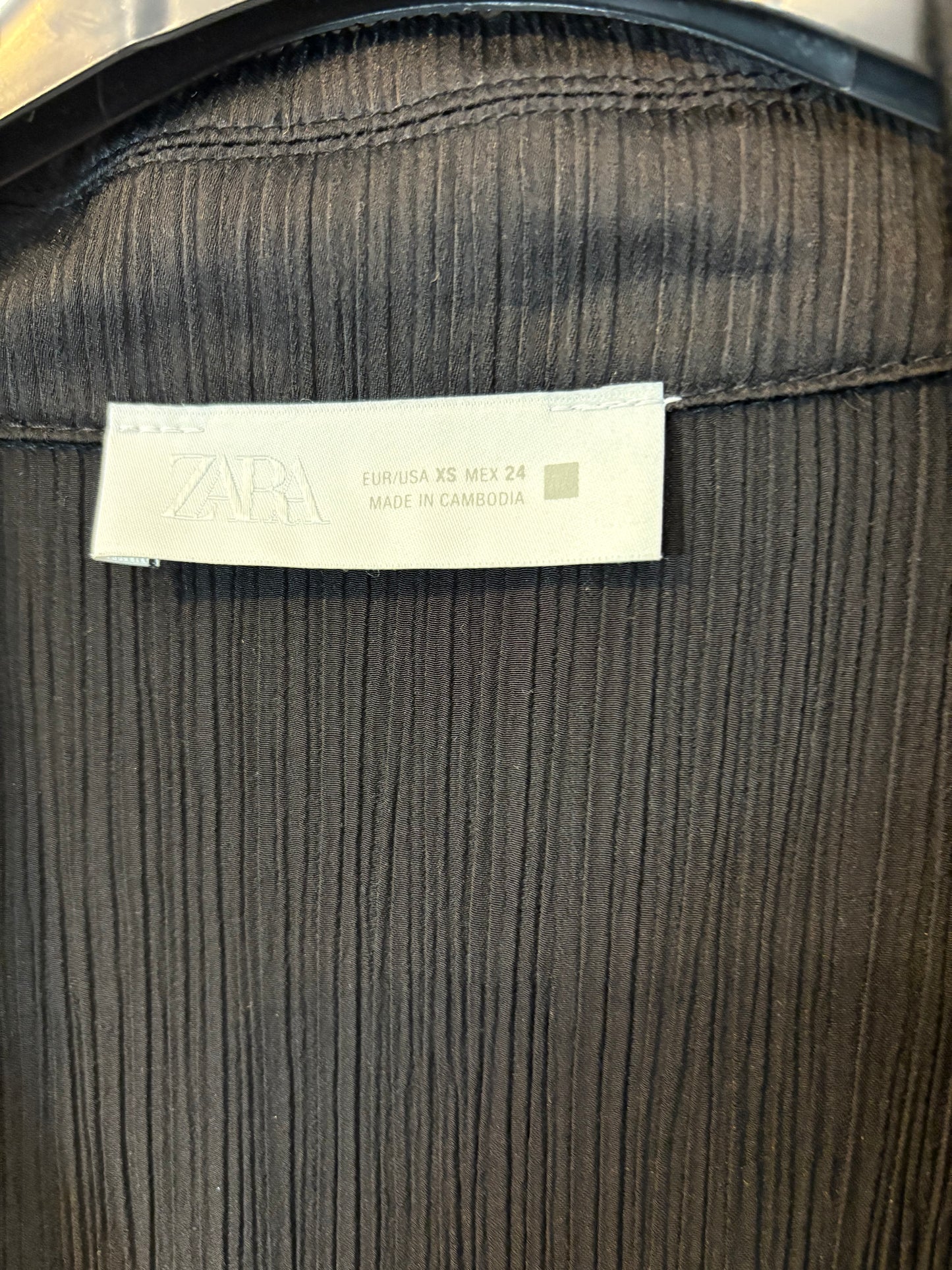 ZARA. Total look negro fluido