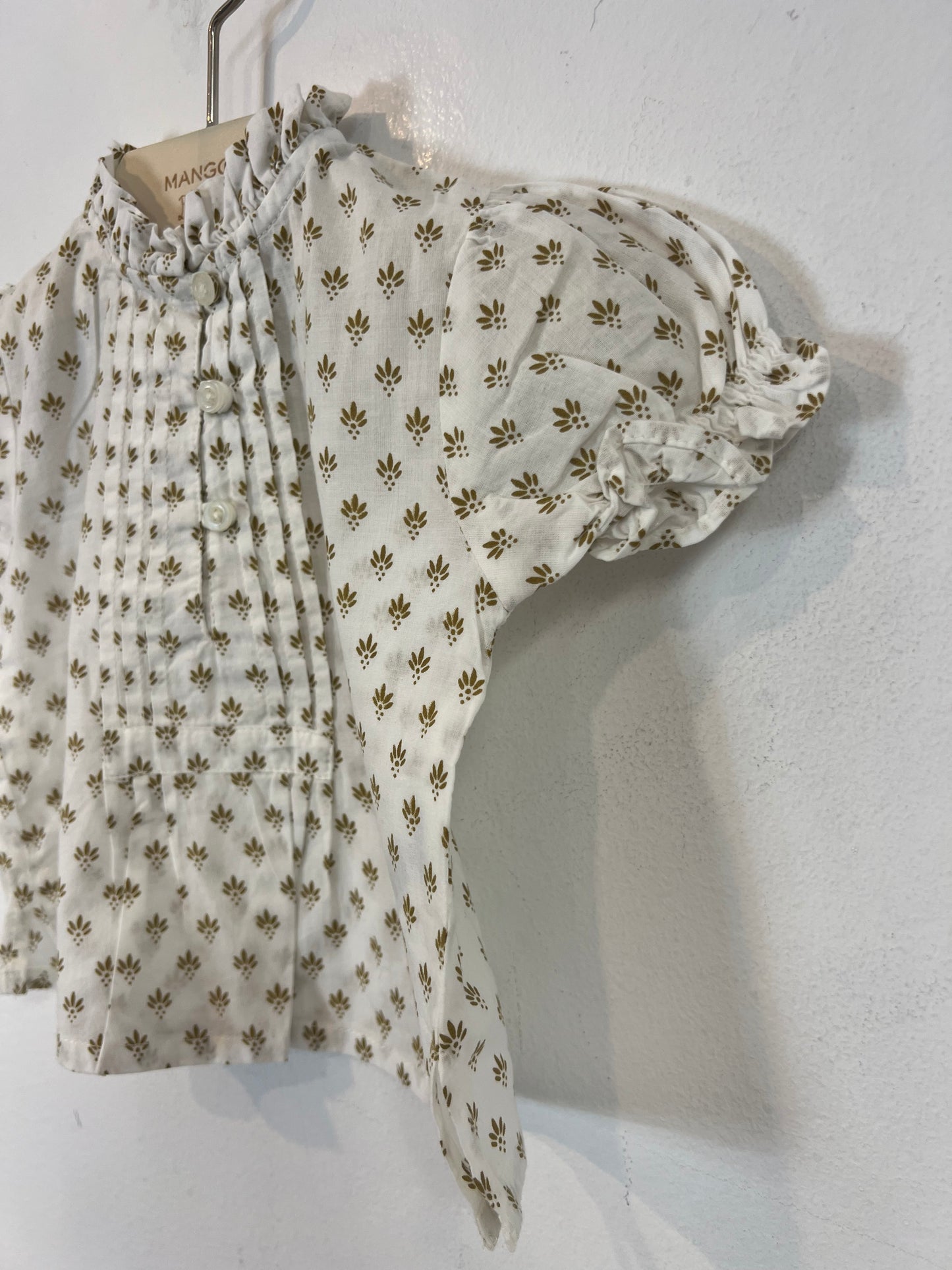 NICOLÍ. Blusa blanca flores verdes T.6-9 meses