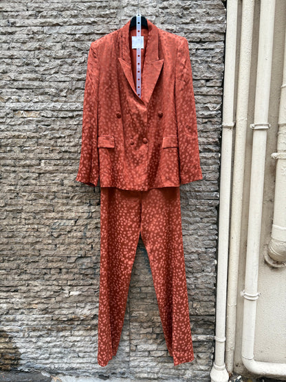 MANGO. Total look satinado caldera