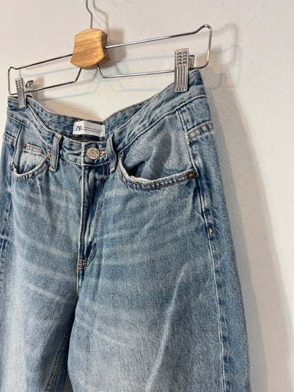 ZARA. Denim pata ancha lavado medio. T 36