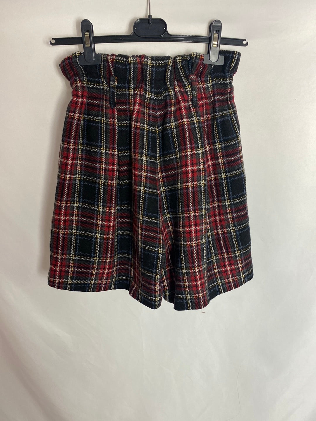 COOSY. Pantalones cortos cuadros.