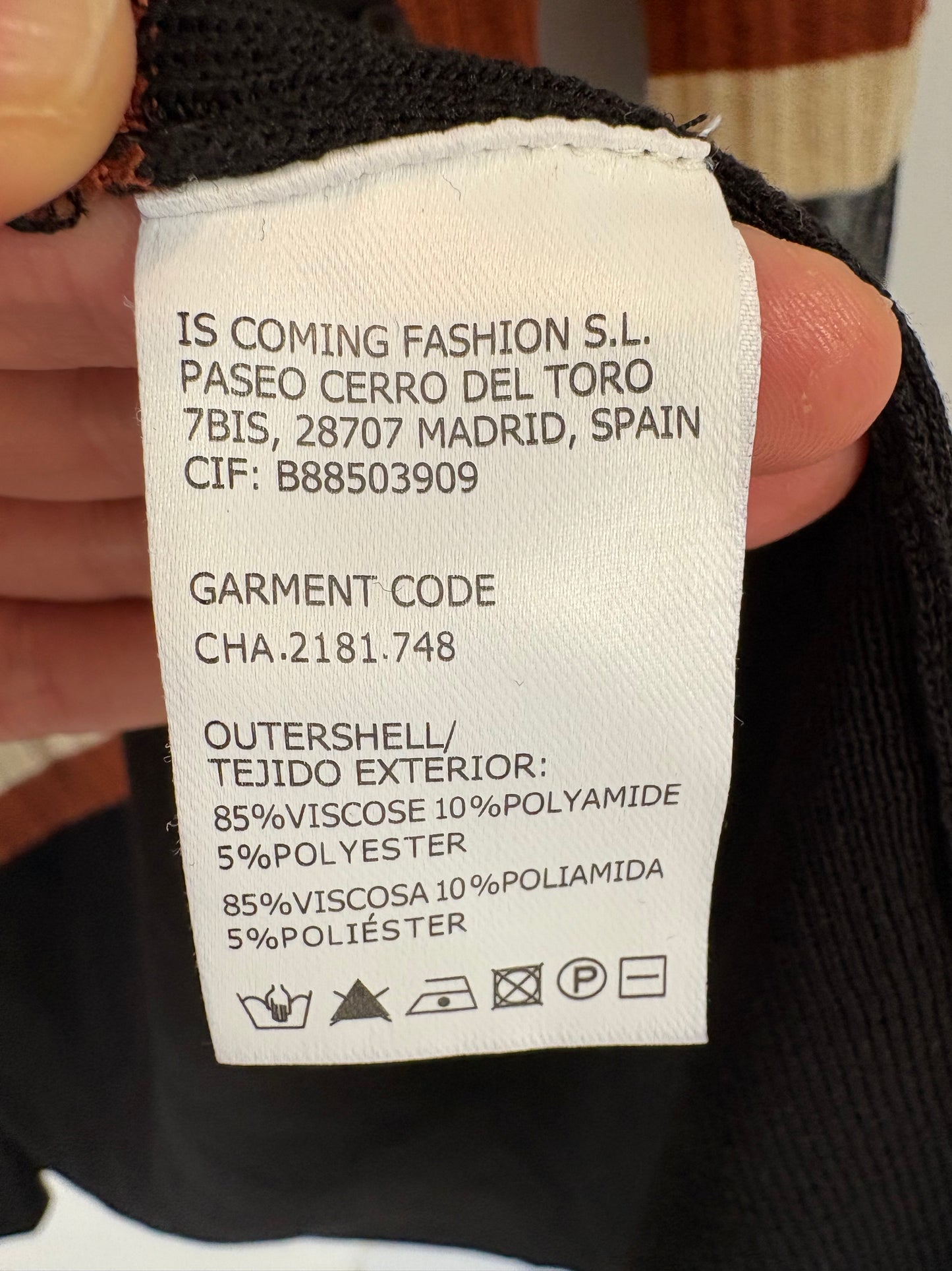 IS COMING. Conjunto punto rayas T.s