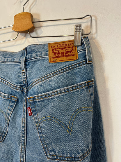 LEVI’S. Denim recto claro rotos