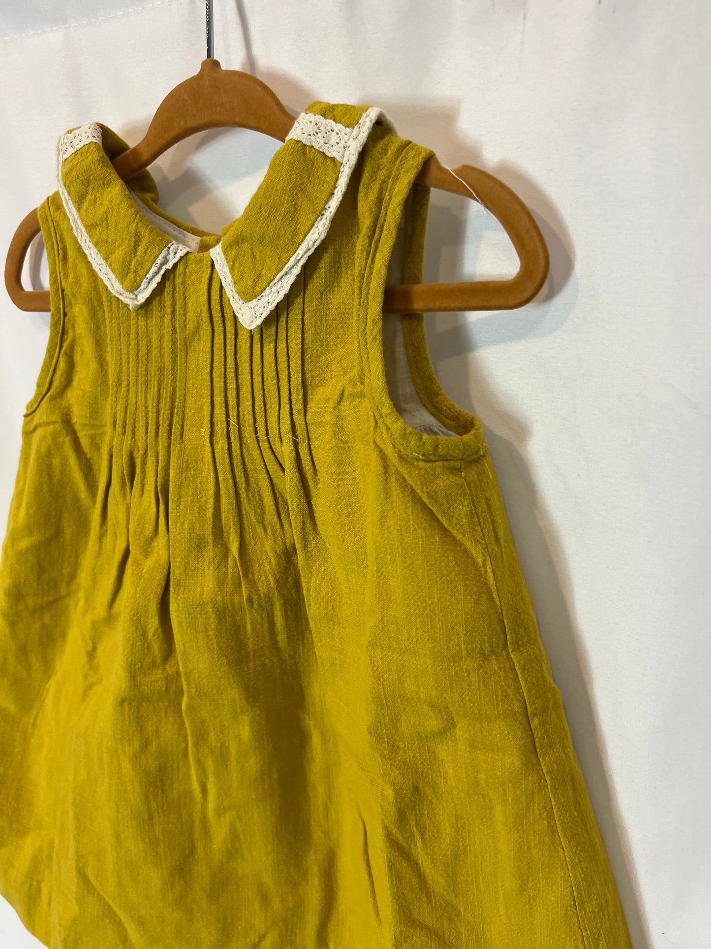 GOCCO. Conjunto vestido mostaza textura. T 18-24 meses