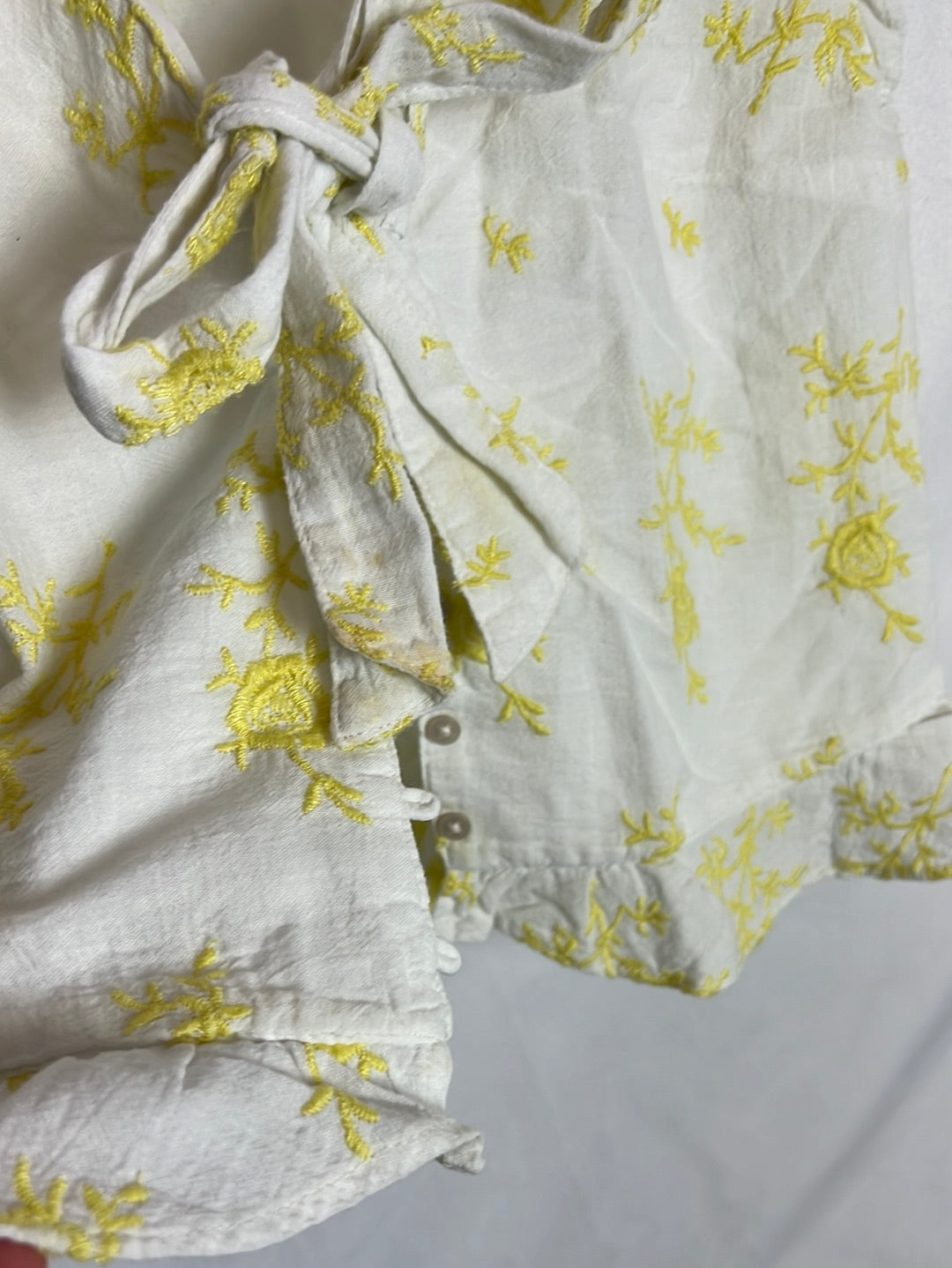 ABERCROMBIE&FITCH. Top blanco bordado T.s