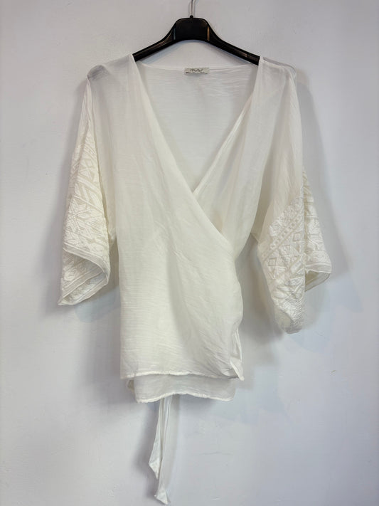 MOTEL. Blusa blanca cruzada con seda