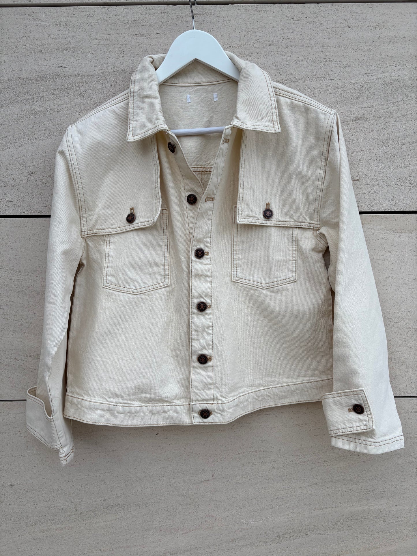 Chaqueta denim beige solapas