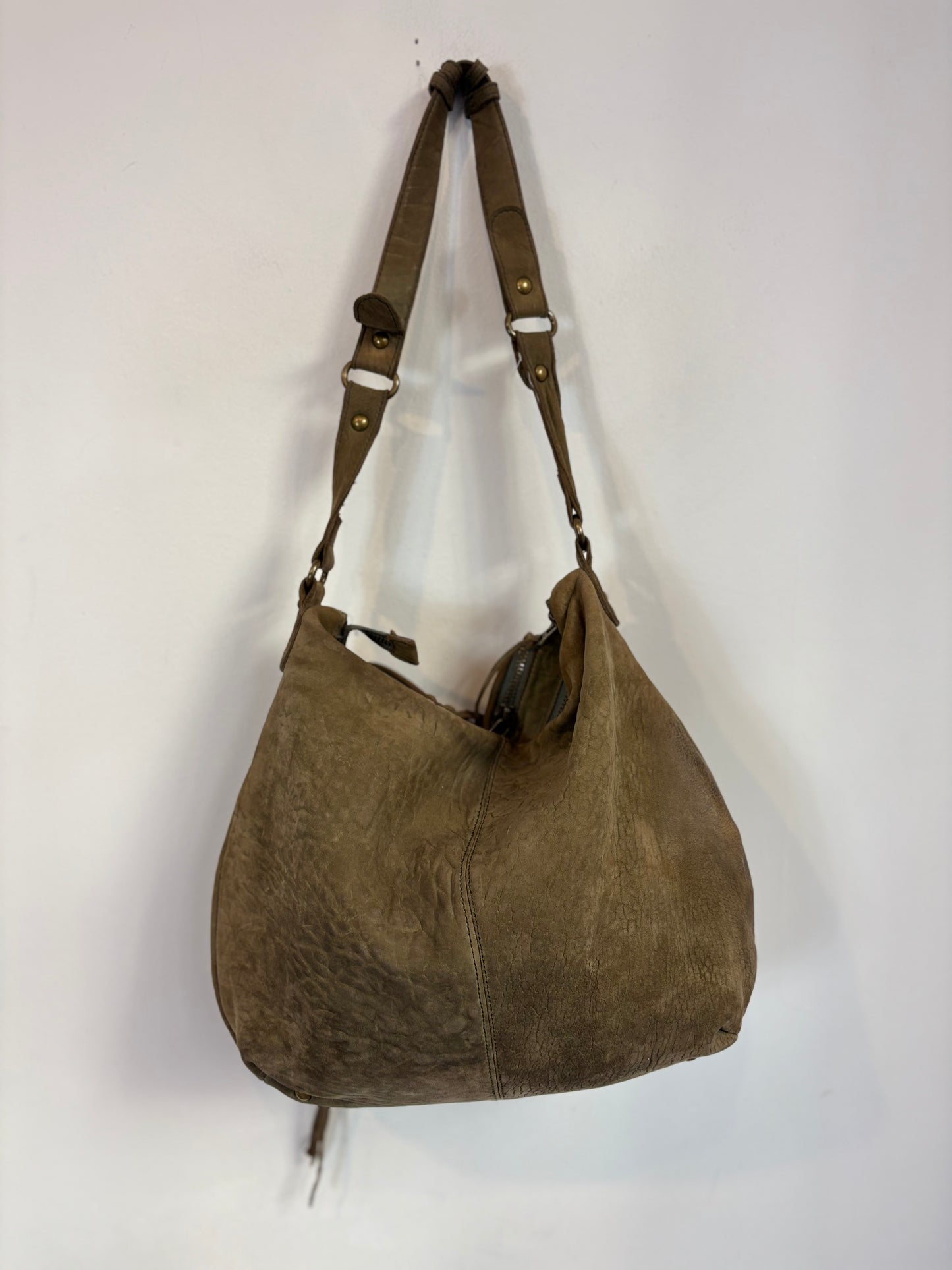ZADIG & VOLTAIRE. Bolso piel verde tachuelas